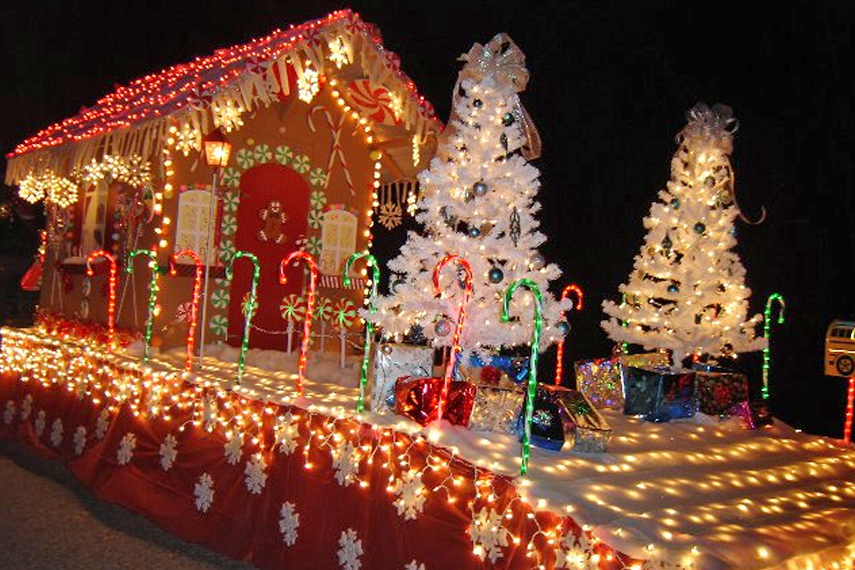 Lighted Christmas Parade 12-6-14 at 7pm