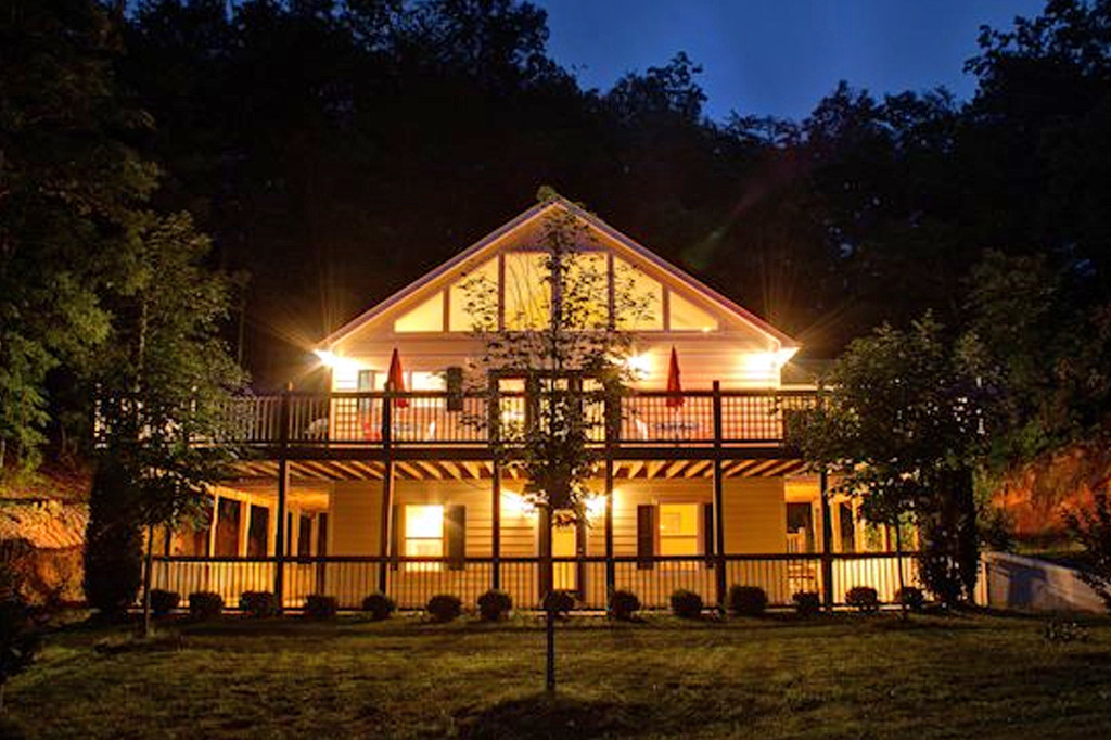 Pinnacle Cabin Rental