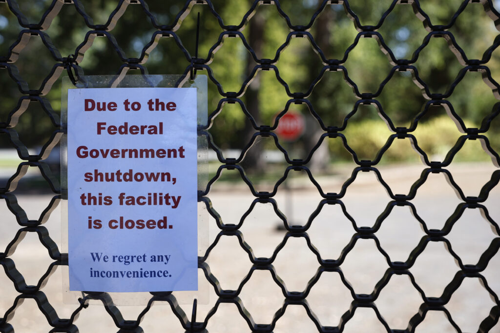 A sign on the entrance to the U.S. National Arboretum says it is closed due to the federal government shut down on Oct.  1, 2025 in Washington, D.C. (Photo by Kevin Dietsch/Getty Images)