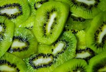Kiwi: The Fruit That’s So Fiber-Packed Experts Recommend Eating Two a Day